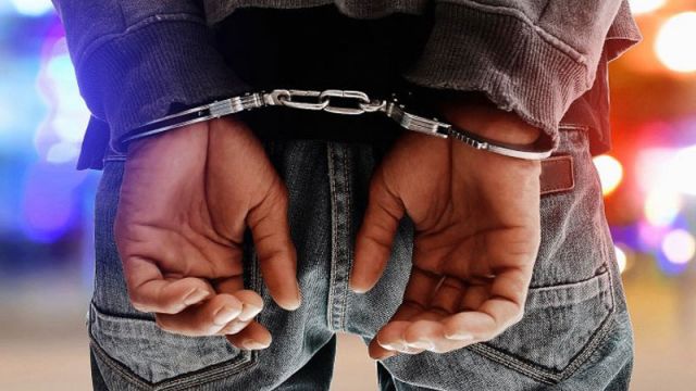 Arrestation d’un rappeur et de 3 personnes dans une affaire de drogue Arrestation d’un rappeur et de 3 personnes dans une affaire de drogue